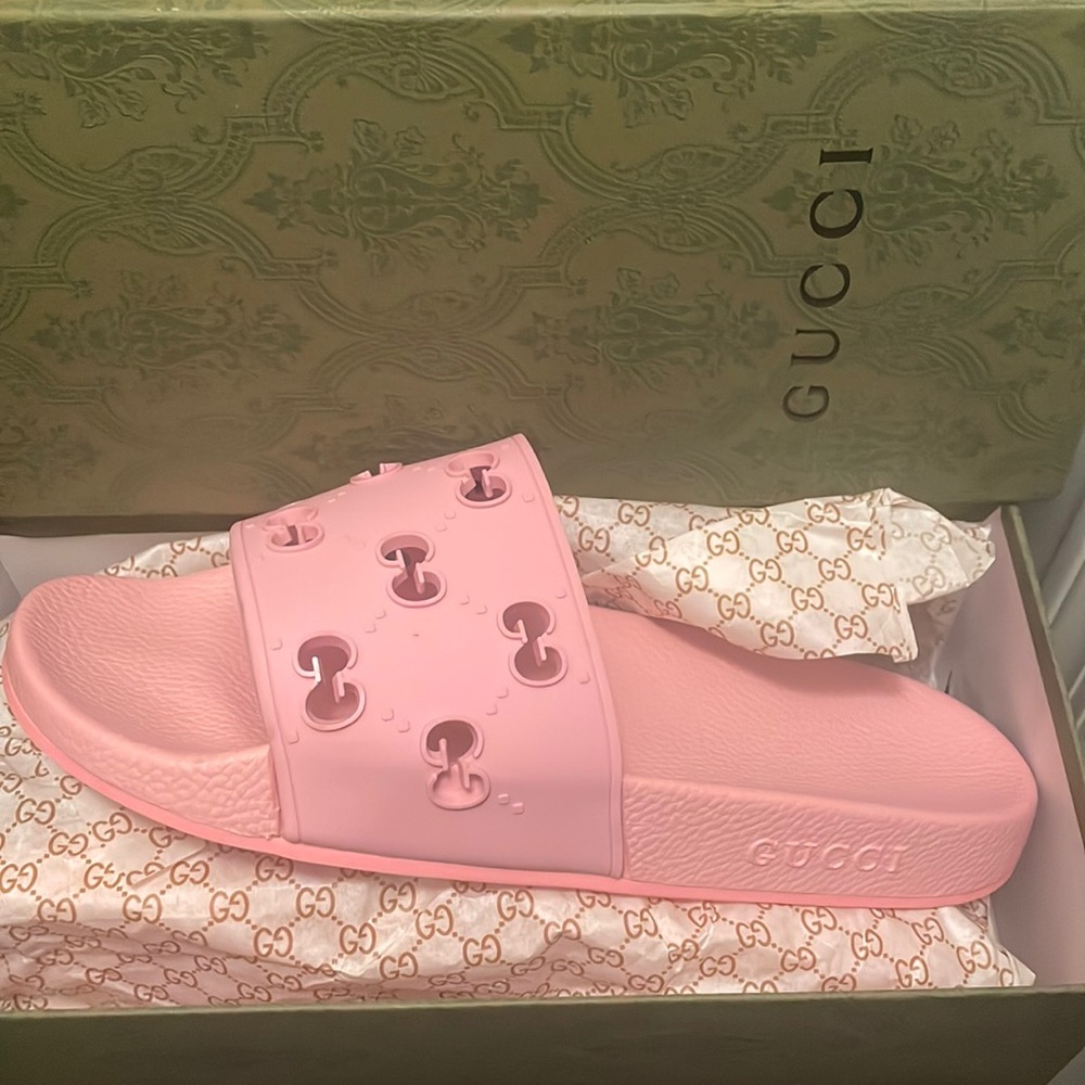 Gucci GG Logo Pursuit Slide Rubber Sandal